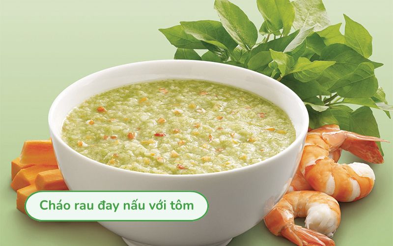 Bát cháo rau đay nấu tôm mềm mịn, màu xanh tươi, tôm băm đều, thơm ngọt.