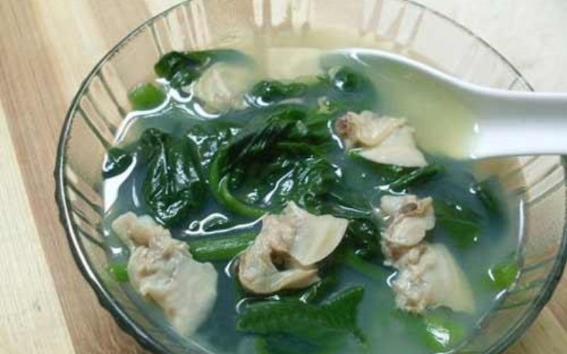 Món canh mồng tơi nấu với trai ngọt thanh, hấp dẫn