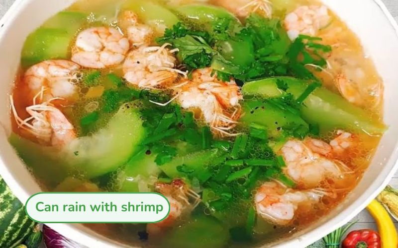 Sweet and delicious squash soup with shrimp