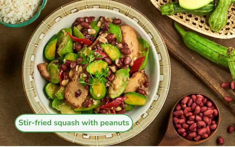 Stir-fried squash with green peanuts and prominent golden peanuts