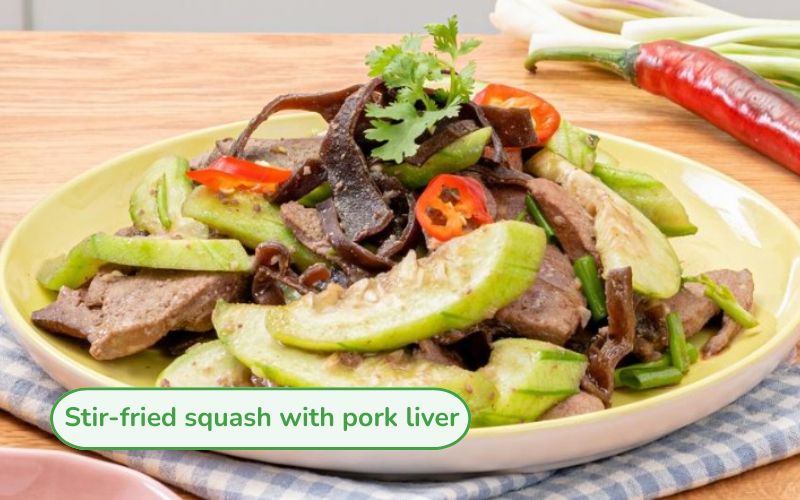 Stir-fried squash and pork liver with lush green squash and soft, fatty pork liver