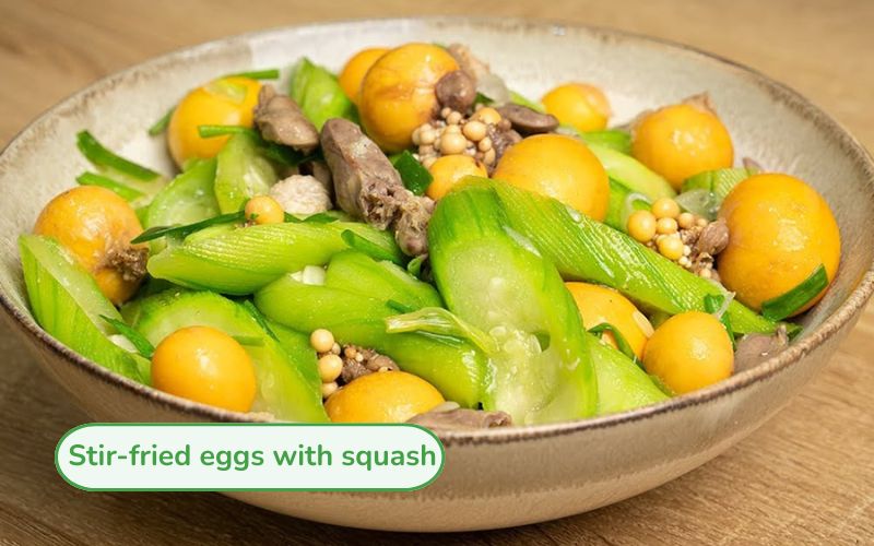 Stir-fried young eggs with green squash, soft and creamy eggs