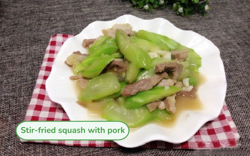 Stir-fried squash with pork with sweet green squash, soft and juicy pork