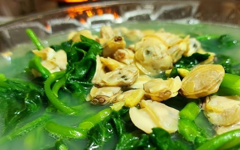 Malabar spinach soup cooked with clams, refreshing and delicious