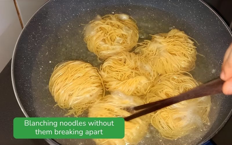 Quickly blanch the noodles and rinse them with cold water.
