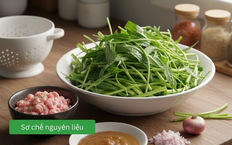 Rau muống và thịt băm được làm sạch.