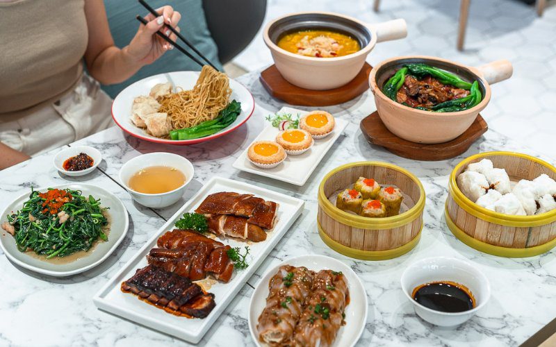 Đĩa dim sum hấp nóng, vịt quay chuẩn Hồng Kông bắt mắt