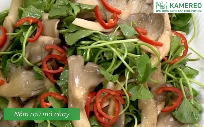 Nộm rau má chay thanh mát với đậu phộng rang và rau củ.