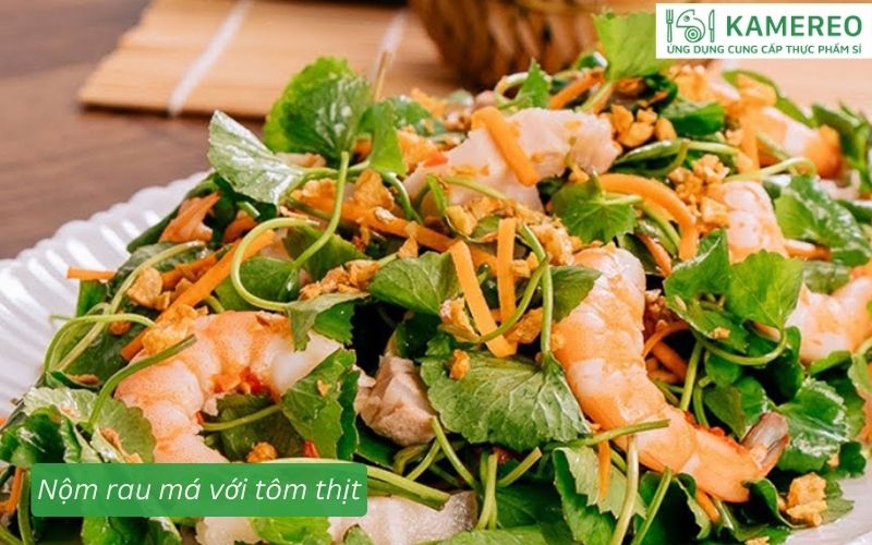 Nộm rau má hòa quyện tôm thịt tươi ngọt đầy hấp dẫn.