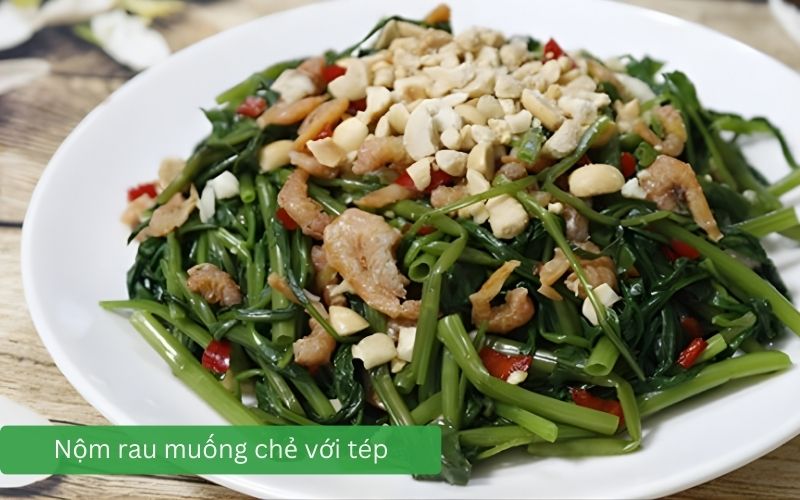 Nộm rau muống chẻ trộn tép khô giòn mát.