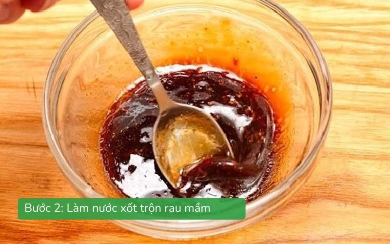 Nước xốt salad rau mầm với giấm đen, mật ong và dầu oliu