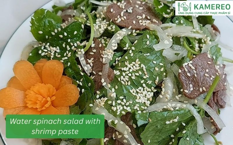  Pennywort salad mixed with shrimp paste creates a distinctive flavor.