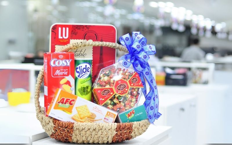 Giỏ quà Tết với nhiều chất liệu mây tre, hộp giấy sang trọng