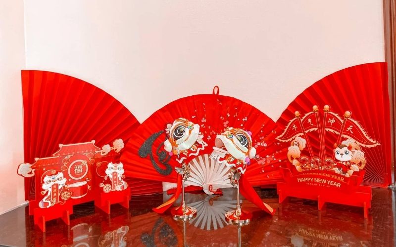 Quạt giấy với mô hình giấy