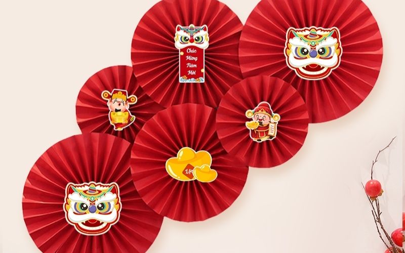 Red paper fan with mini lantern pattern hanging border