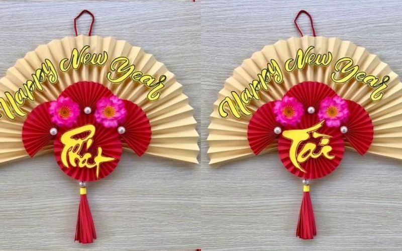 Paper fan with tassel
