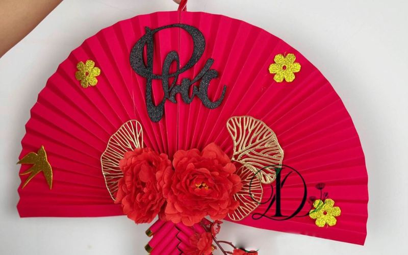 Decorate with paper flowers, confetti cannons, and raised lettering.