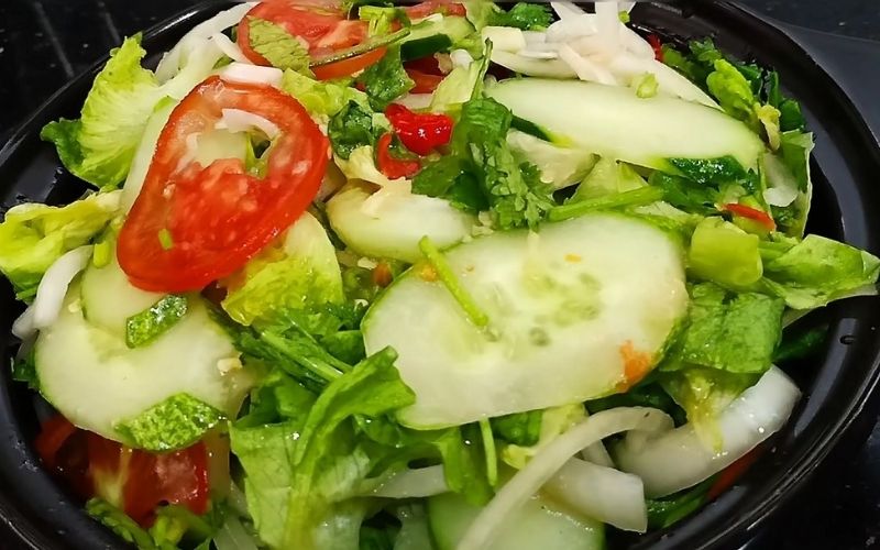 Fresh and delicious salad with vinaigrette dressing.