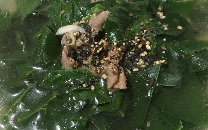 Canh rau ngót nấu thịt bò ngọt thanh, hấp dẫn