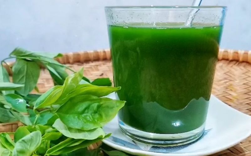Easy steps to make water spinach juice with coconut water