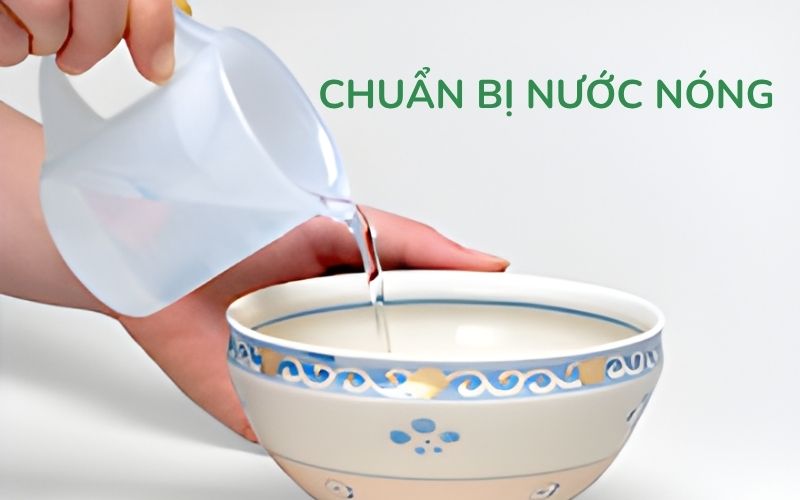 Làm nóng nước trước khi pha matcha
