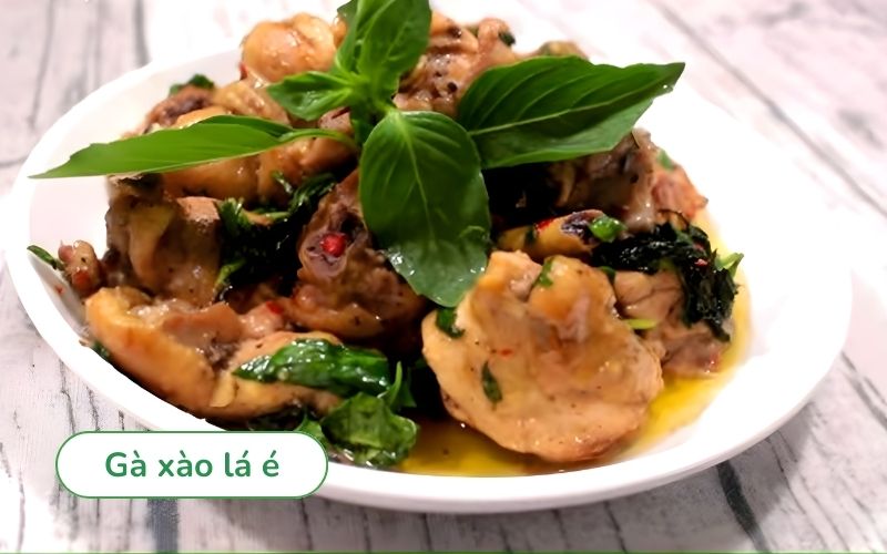 Gà xào lá é thơm đậm đà
