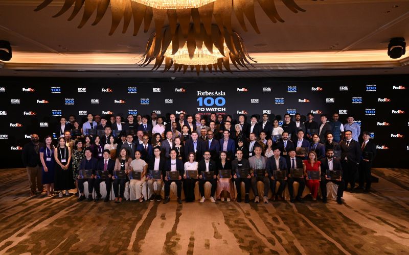 00:51Forbes Asia 100 to Watch — Giải thưởng thường niên vinh danh 100 startup và doanh nghiệp nhỏ tiềm năng nhất châu Á-Thái Bình Dương.