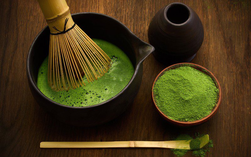 Bột matcha chuẩn Nhật thường có kết cấu siêu mịn và màu xanh lá tươi sáng