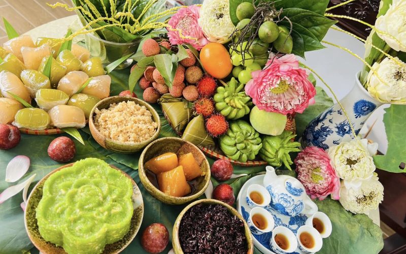The standard offering tray for the Dragon Boat Festival
