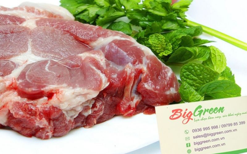 BigGreen organic food store with fresh vegetables and fresh meat neatly displayed.