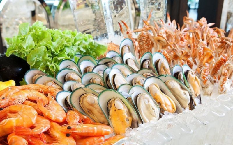 Hoang Dong Food supplies fresh seafood to restaurants in Hanoi.