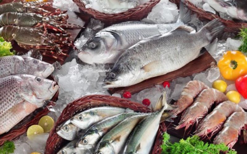 PS.ONE Food provides a wide variety of fresh seafood.