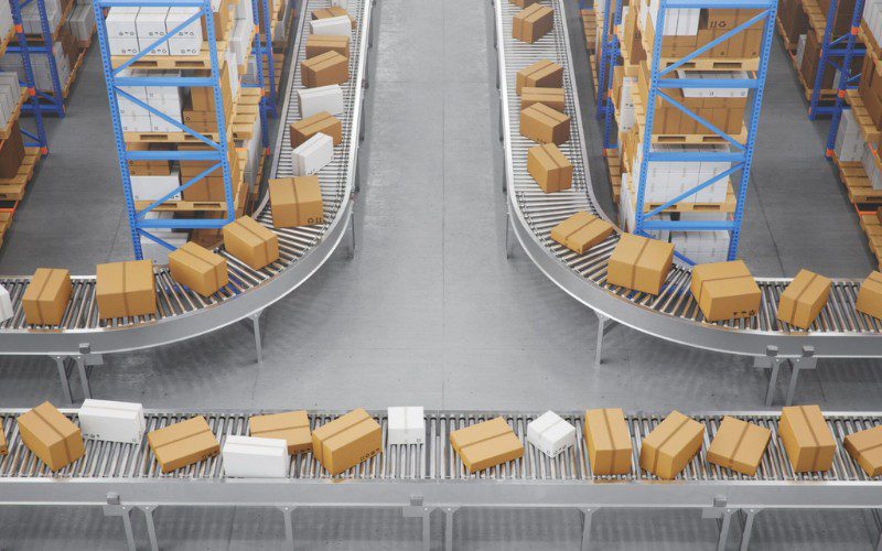 Chủ siêu thị mini tìm kiếm nguồn hàng từ nhà sản xuất và sàn thương mại điện tử quốc tế