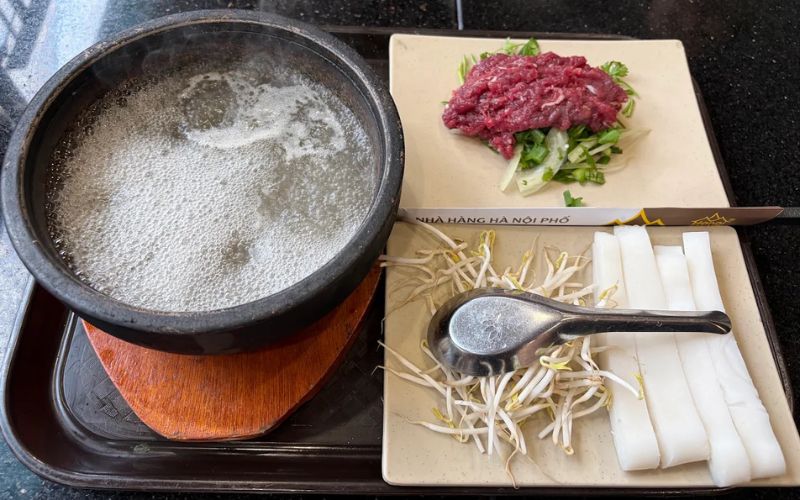 Phở Bò bát đá tại khu vực Hà Đông, Hà Nội
