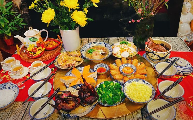 Should we prepare a savory offering on the first day of the twelfth lunar month?