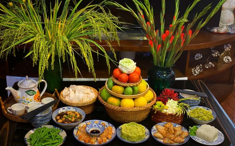 The traditional sequence for offering prayers on the 15th day of the 7th lunar month.