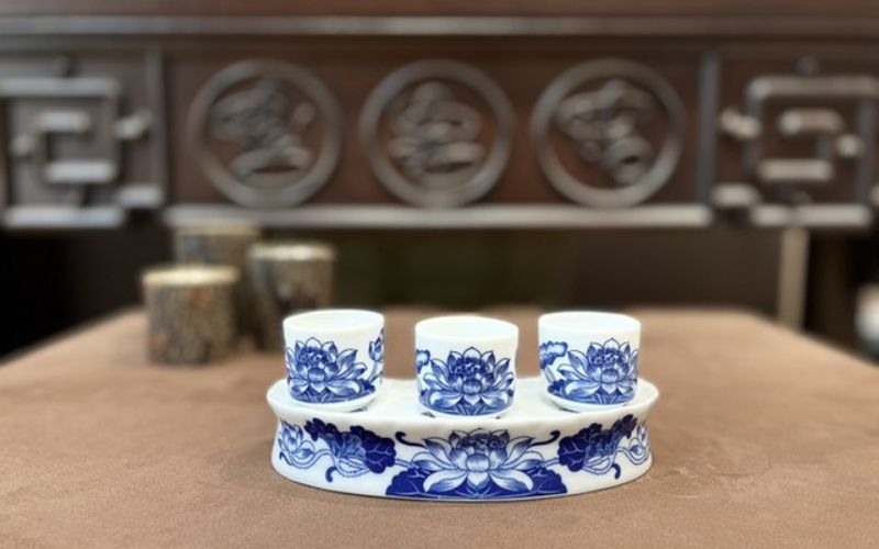 Cúng rằm nên chuẩn bị bao nhiêu chén nước hoặc chén rượu?